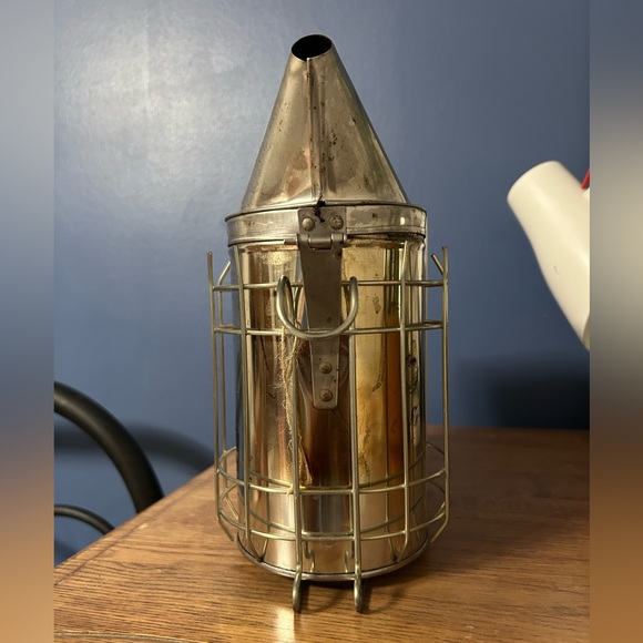 Dadant & Sons Metal Beekeeping Smoker with Heat Shield - Picture 4 of 5